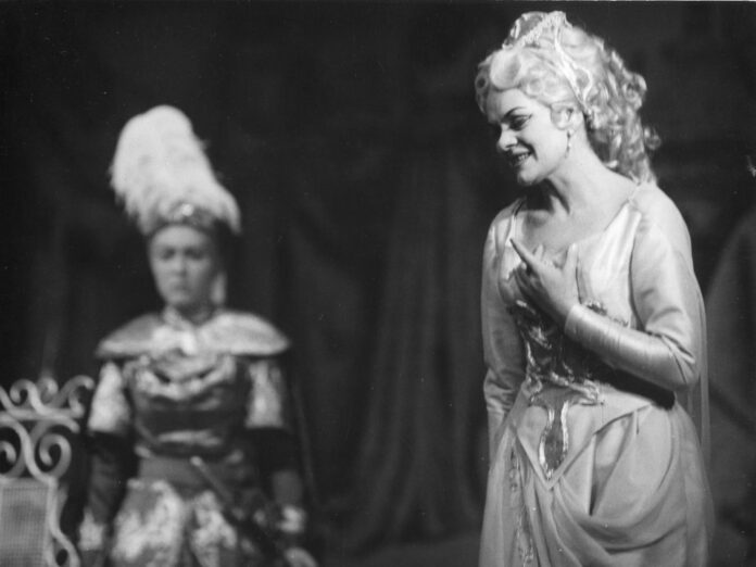 Zomrela operná sopranistka Jarmila Smyčková. Na snímke Xerxes (1969) je Jarmila Smyčková ako Romilda. Foto - SND/Jozef Vavro