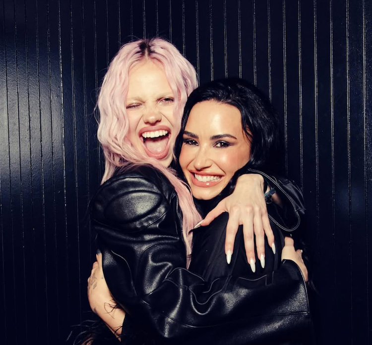 Adéla vystupovala ako predskokanka na turné svetoznámej hviezdy Demi Lovato. Fotka - IG adelajergova